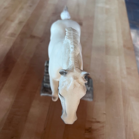 SR 1995 GEM TWIST QVC Breyer Model Horse Matte Alabaster Jumping Horse Jumper - Picture 3 of 4